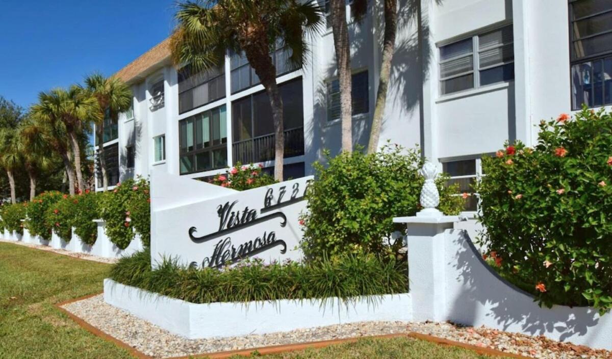 Updated Condo With Pool, Walk To Crescent Beach & Restaurants! Sarasota Exterior photo